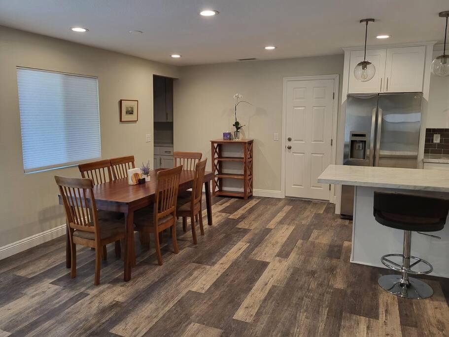 Bouganvilla 4-Bedroom, 2-Baths, Single Family House Thousand Oaks Exterior photo