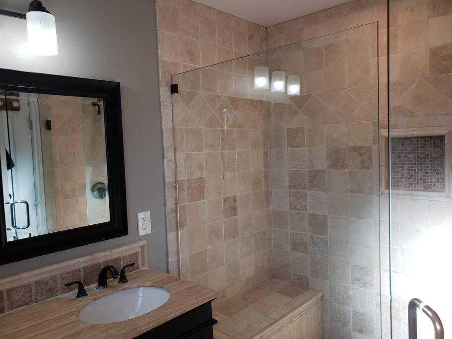 Bouganvilla 4-Bedroom, 2-Baths, Single Family House Thousand Oaks Exterior photo